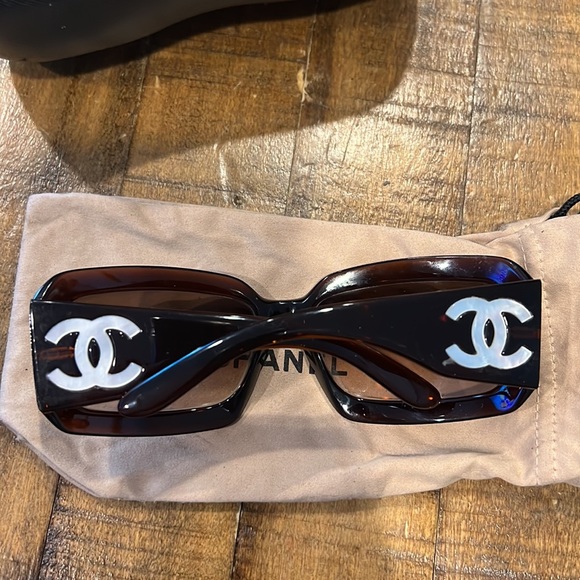 CHANEL Sunglasses Brown with Mother of Pearl CC logo model 5076-H. - Picture 8 of 9
